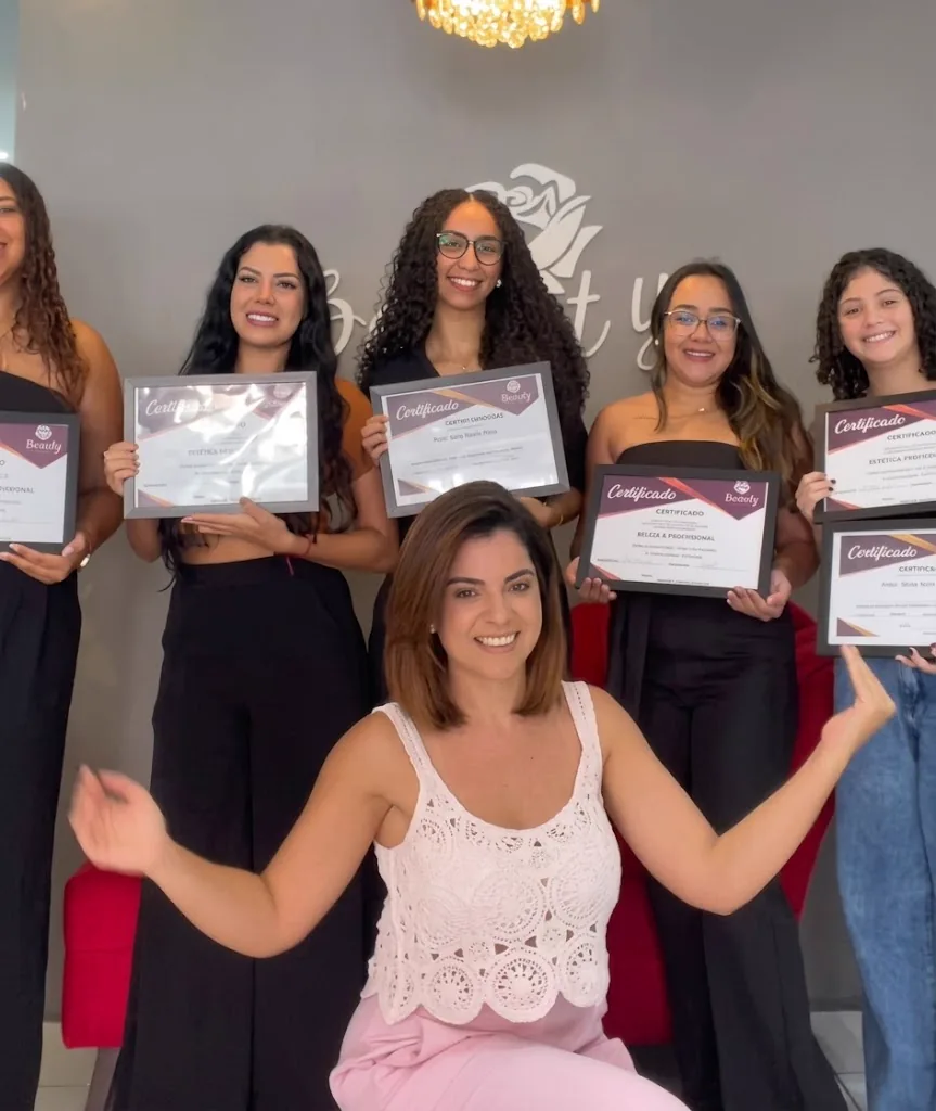Formatura e entrega de certificados da Beauty School Teresópolis